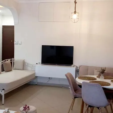 Arya Apartment